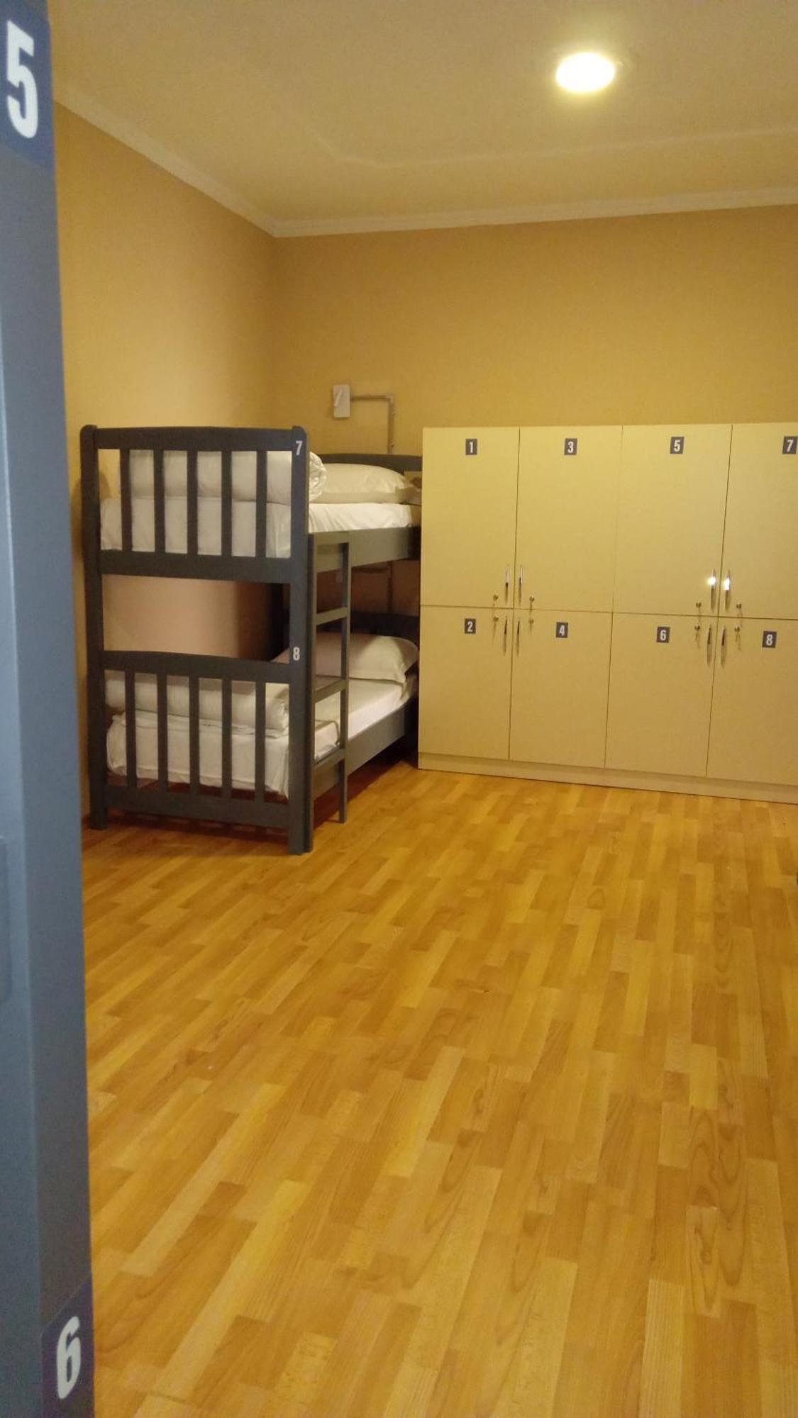 Mandarine Hostel Тирана Экстерьер фото