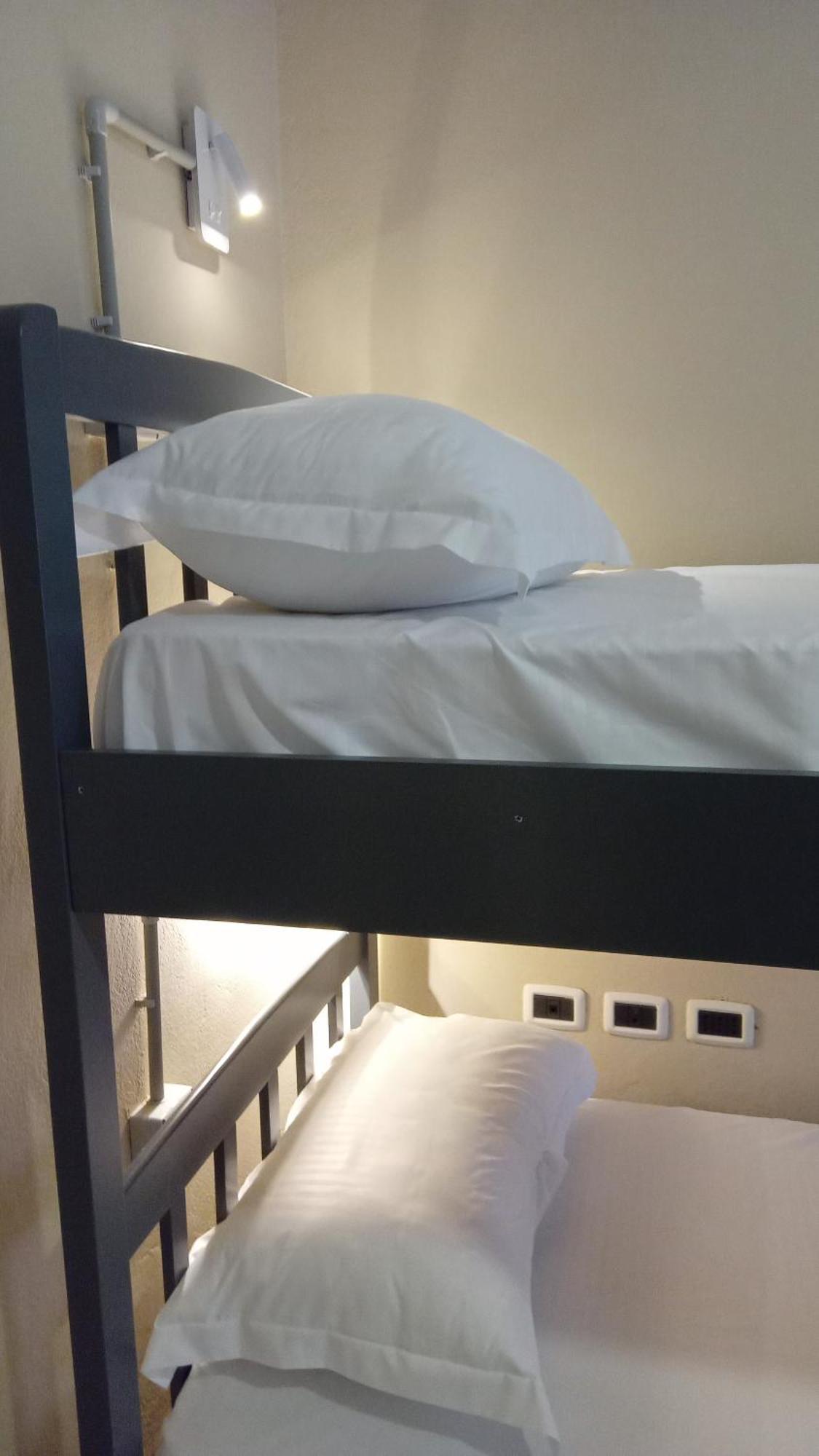 Mandarine Hostel Тирана Экстерьер фото