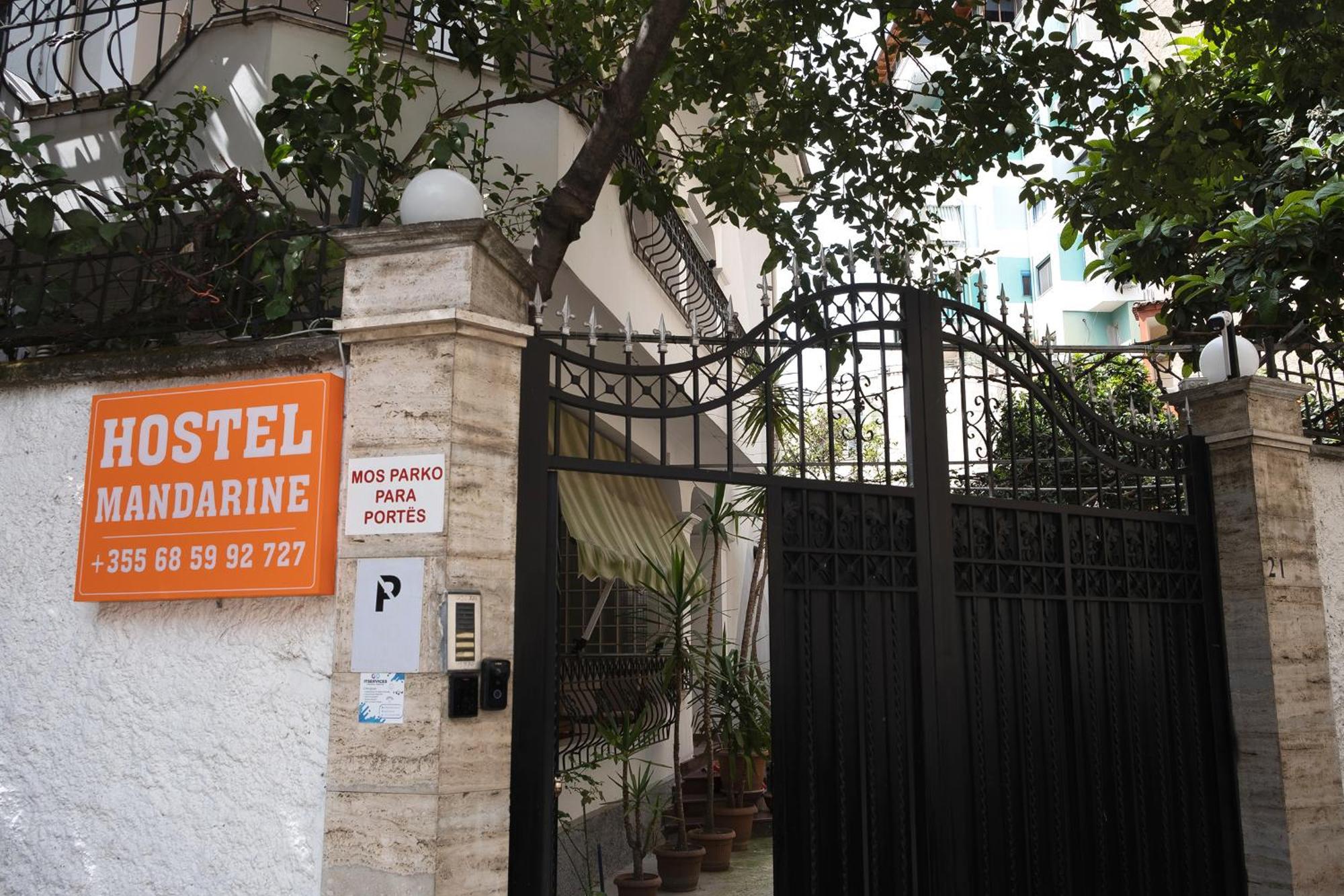 Mandarine Hostel Тирана Экстерьер фото