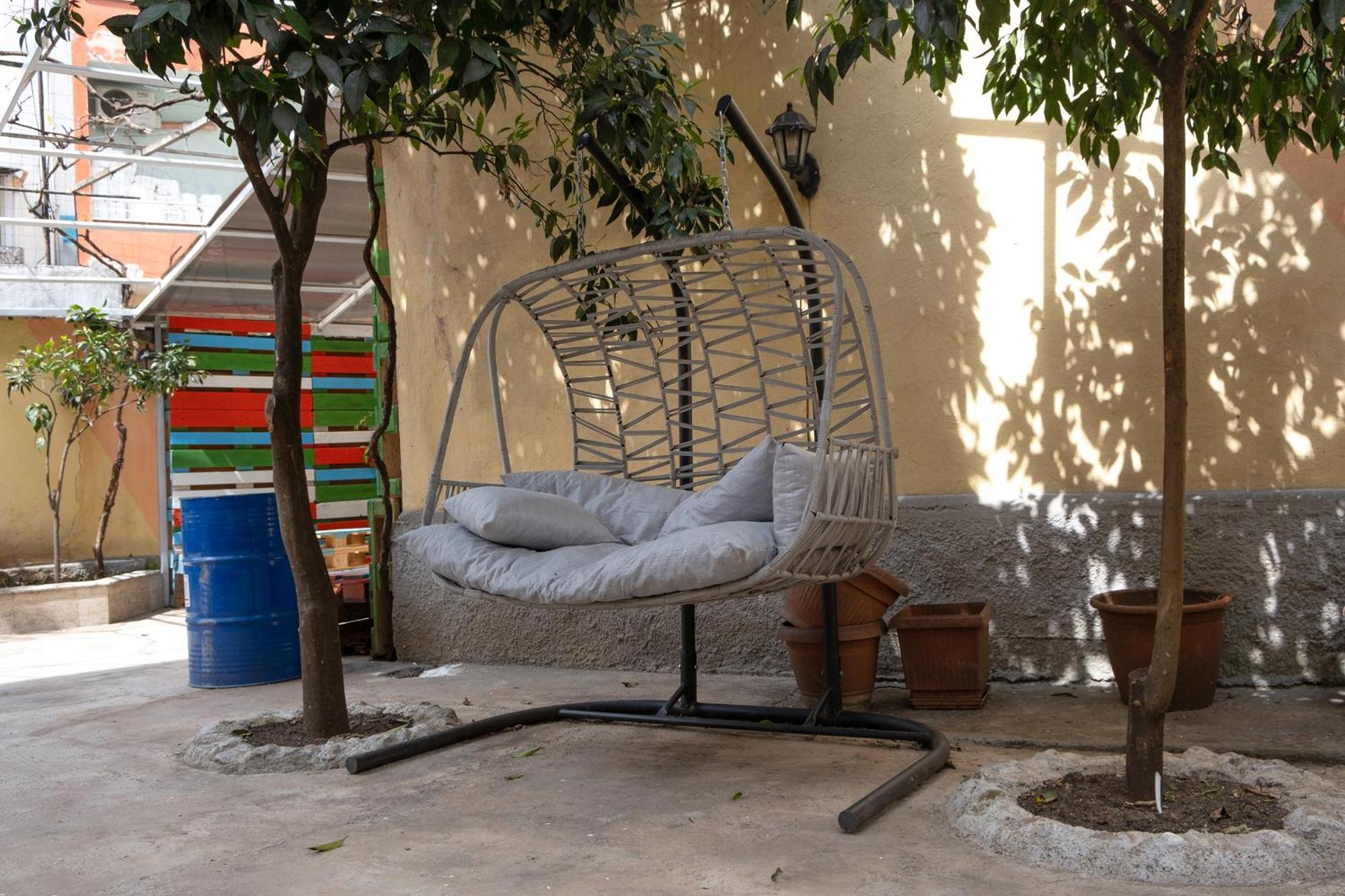 Mandarine Hostel Тирана Экстерьер фото
