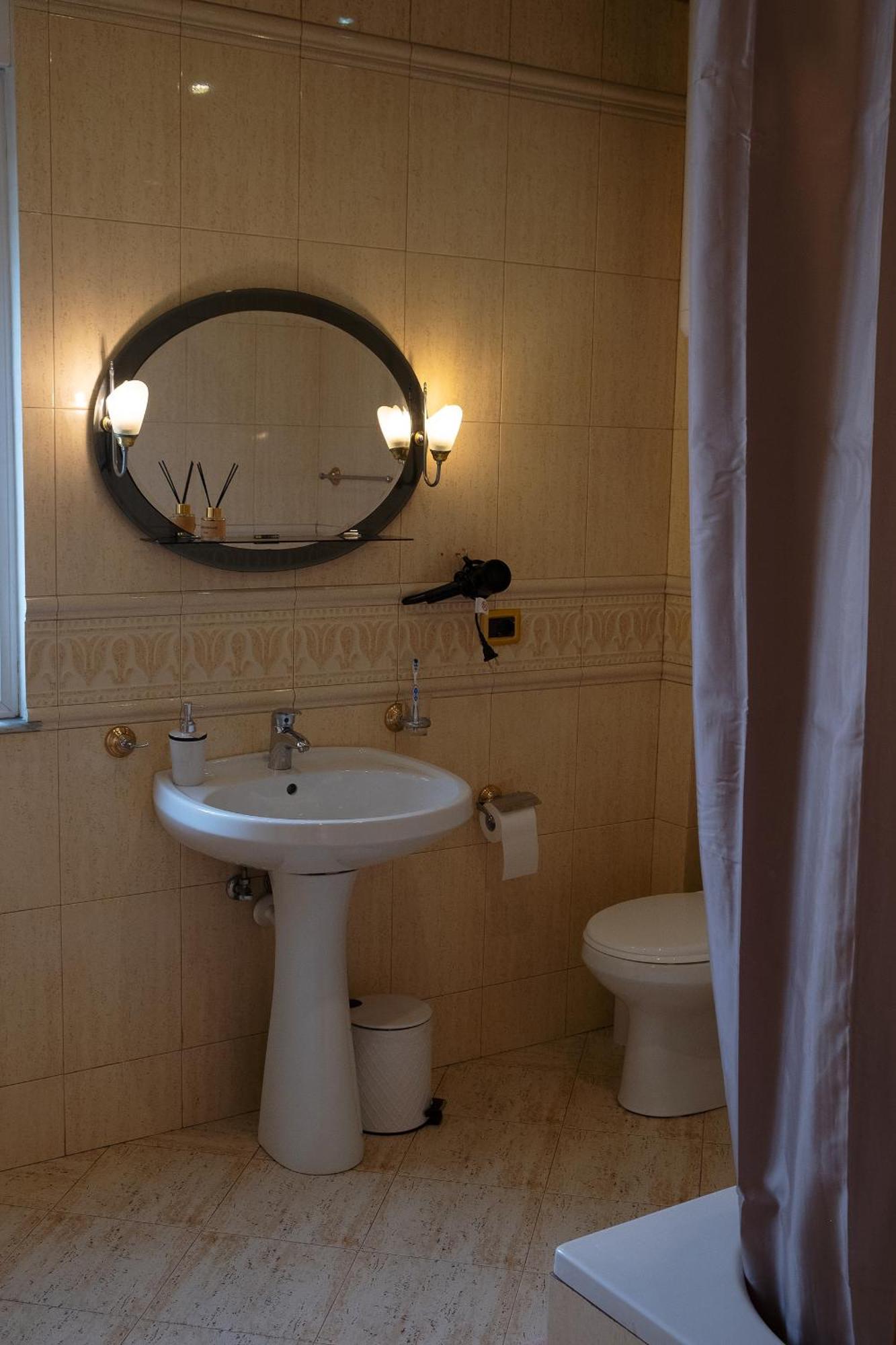 Mandarine Hostel Тирана Экстерьер фото