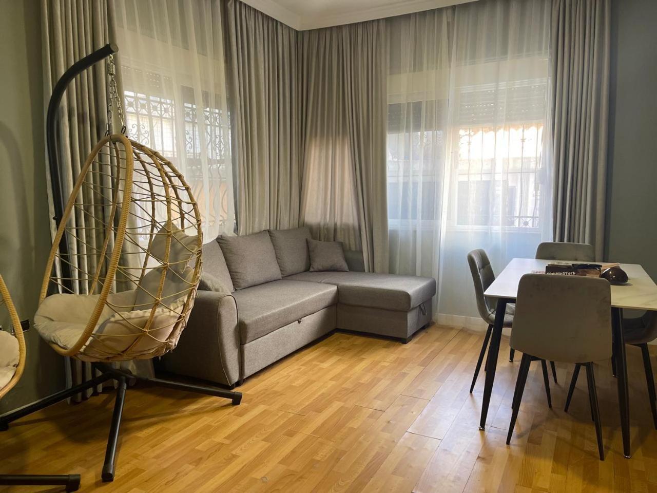 Mandarine Hostel Тирана Экстерьер фото