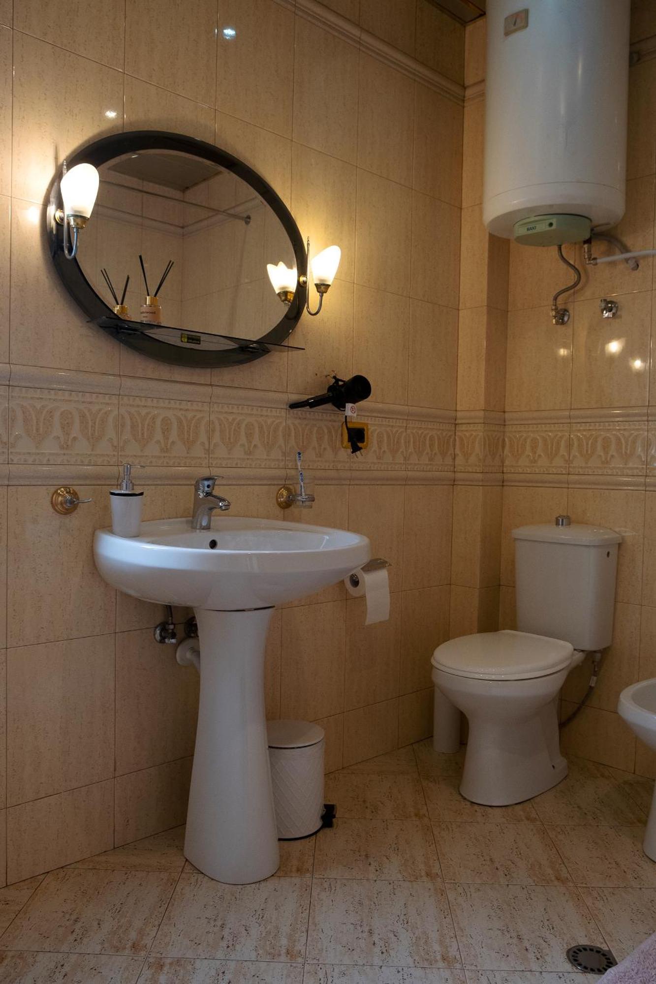 Mandarine Hostel Тирана Экстерьер фото