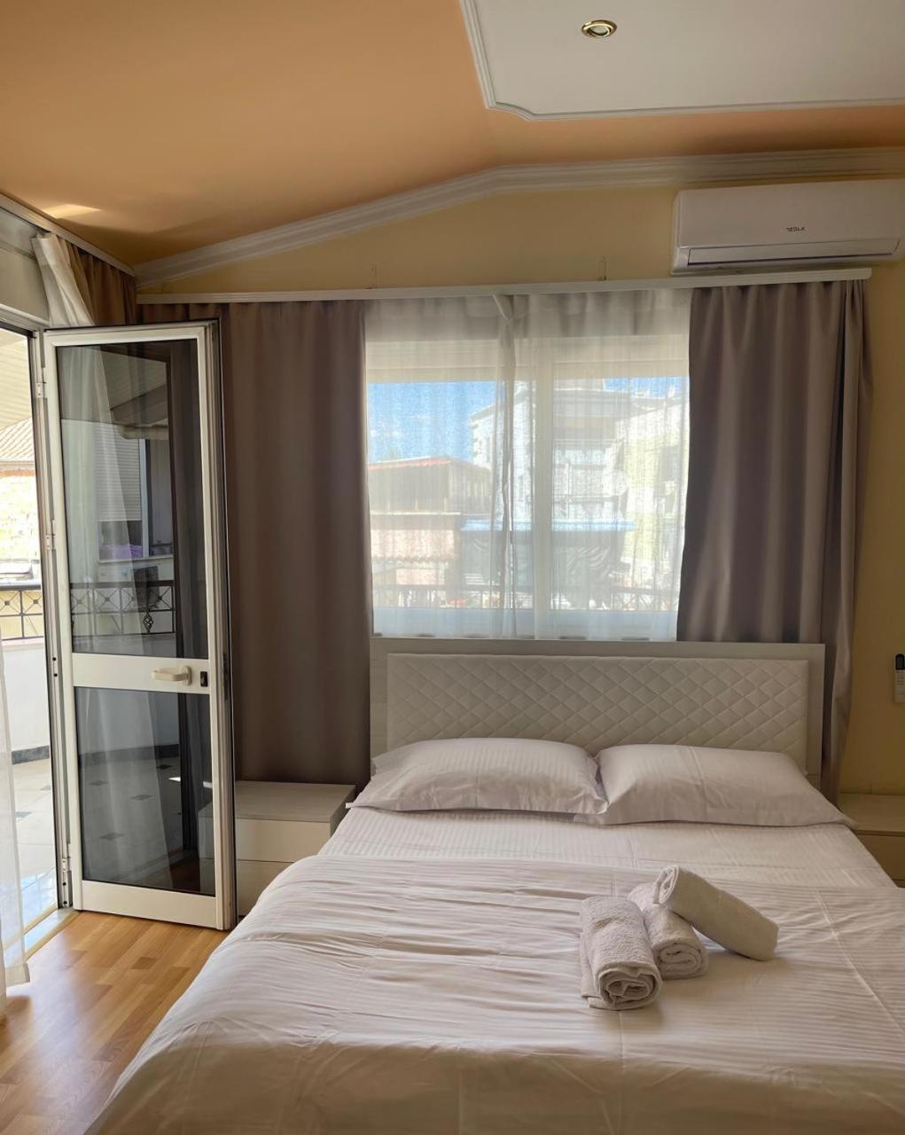 Mandarine Hostel Тирана Экстерьер фото
