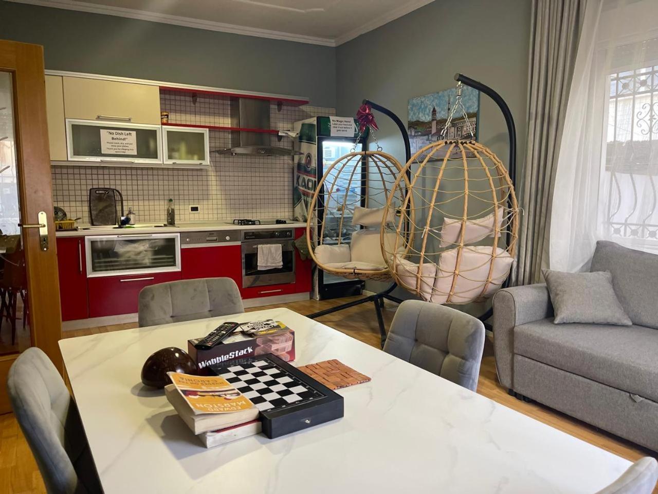Mandarine Hostel Тирана Экстерьер фото