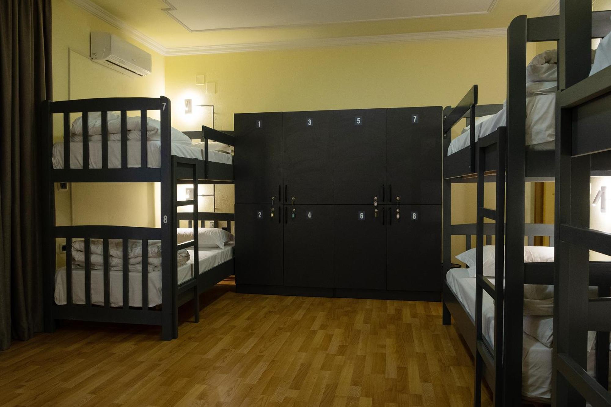 Mandarine Hostel Тирана Экстерьер фото