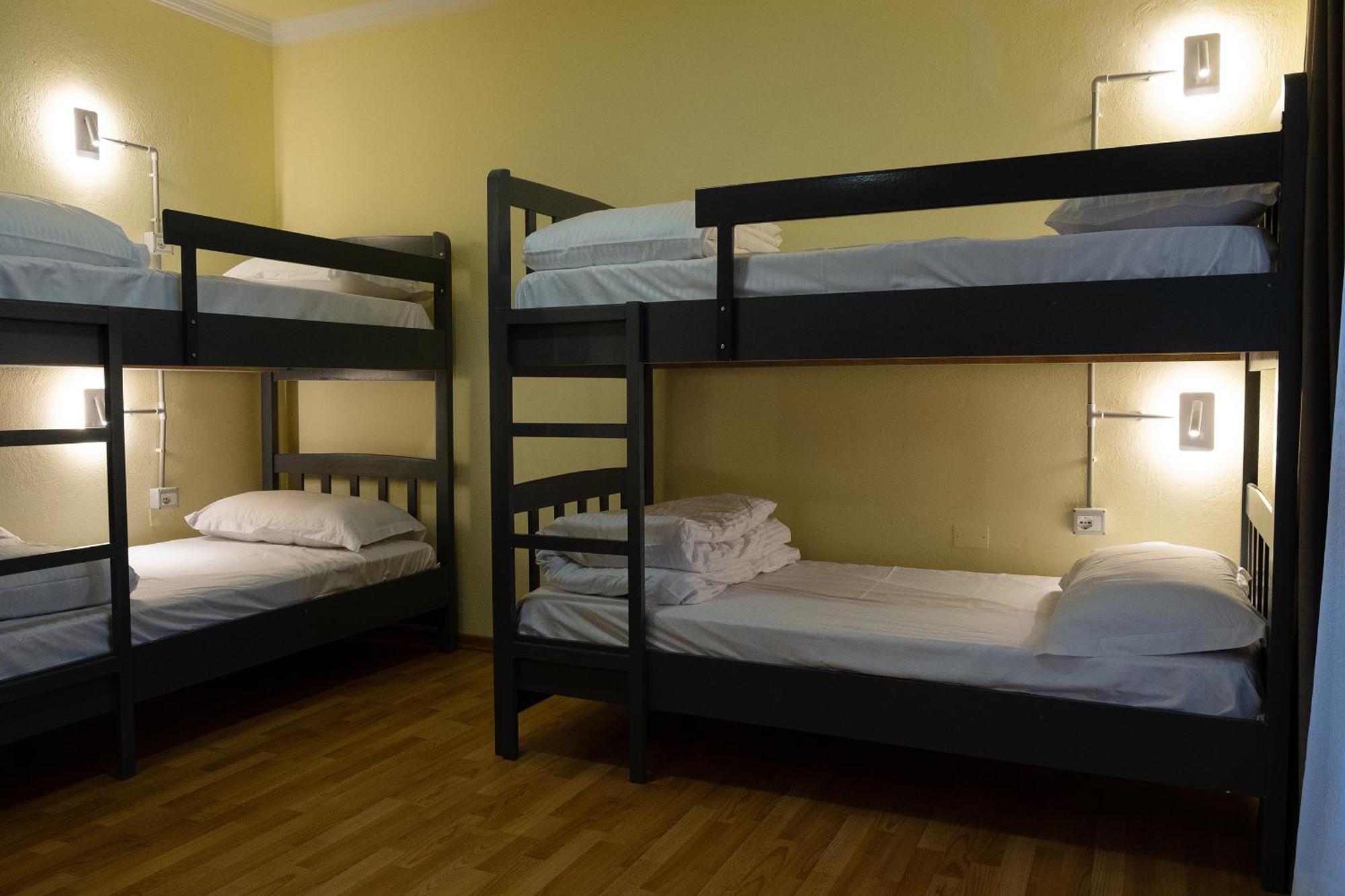 Mandarine Hostel Тирана Экстерьер фото