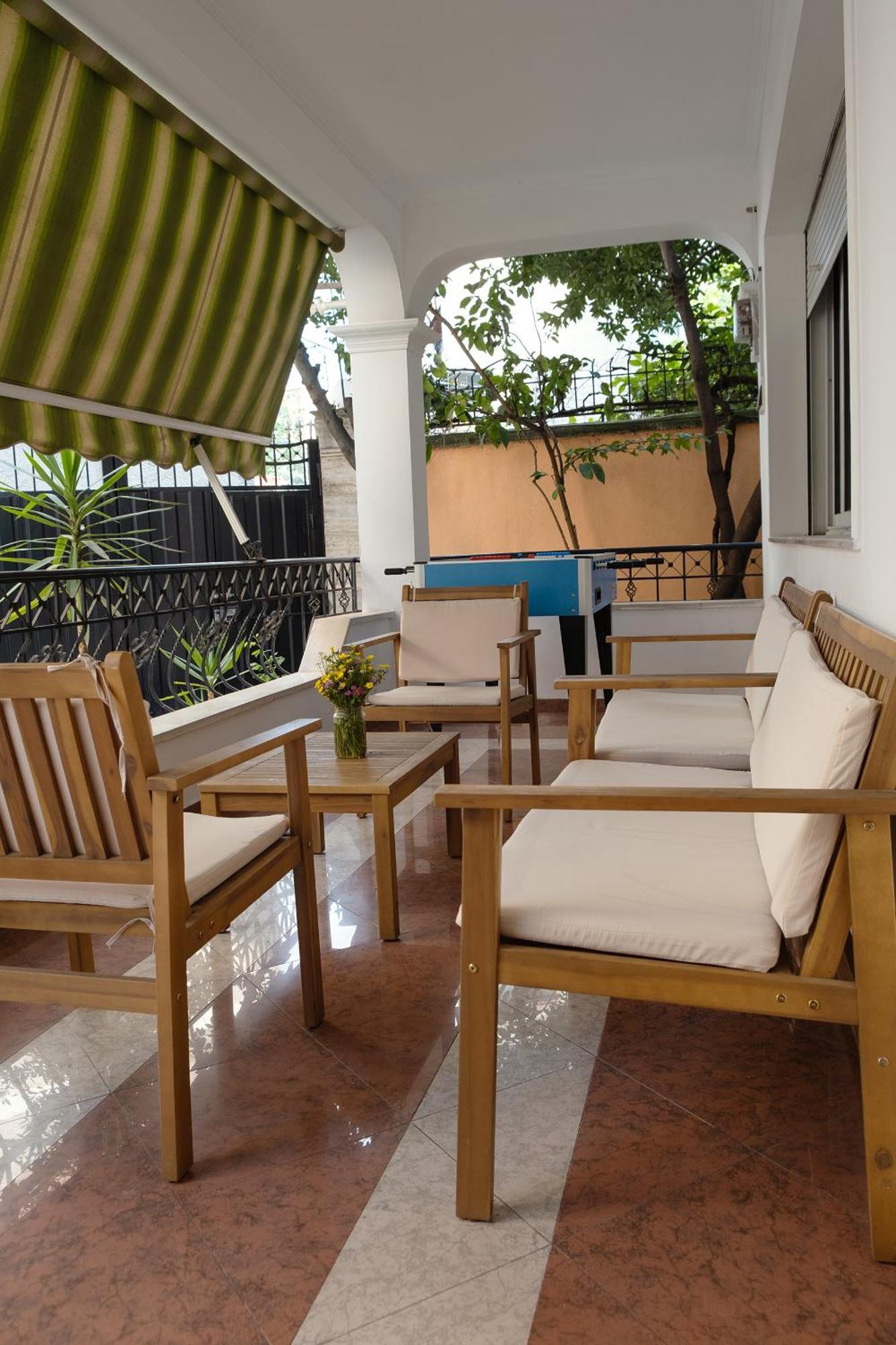 Mandarine Hostel Тирана Экстерьер фото