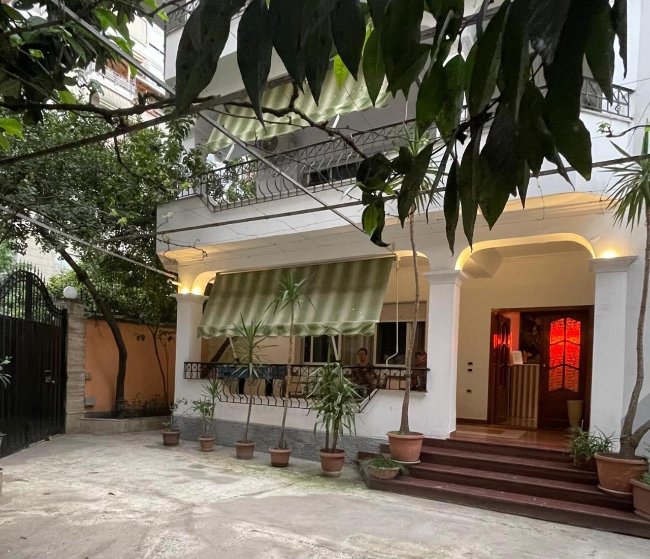 Mandarine Hostel Тирана Экстерьер фото