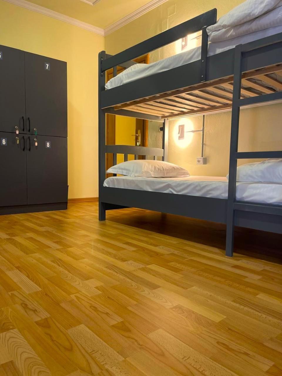 Mandarine Hostel Тирана Экстерьер фото