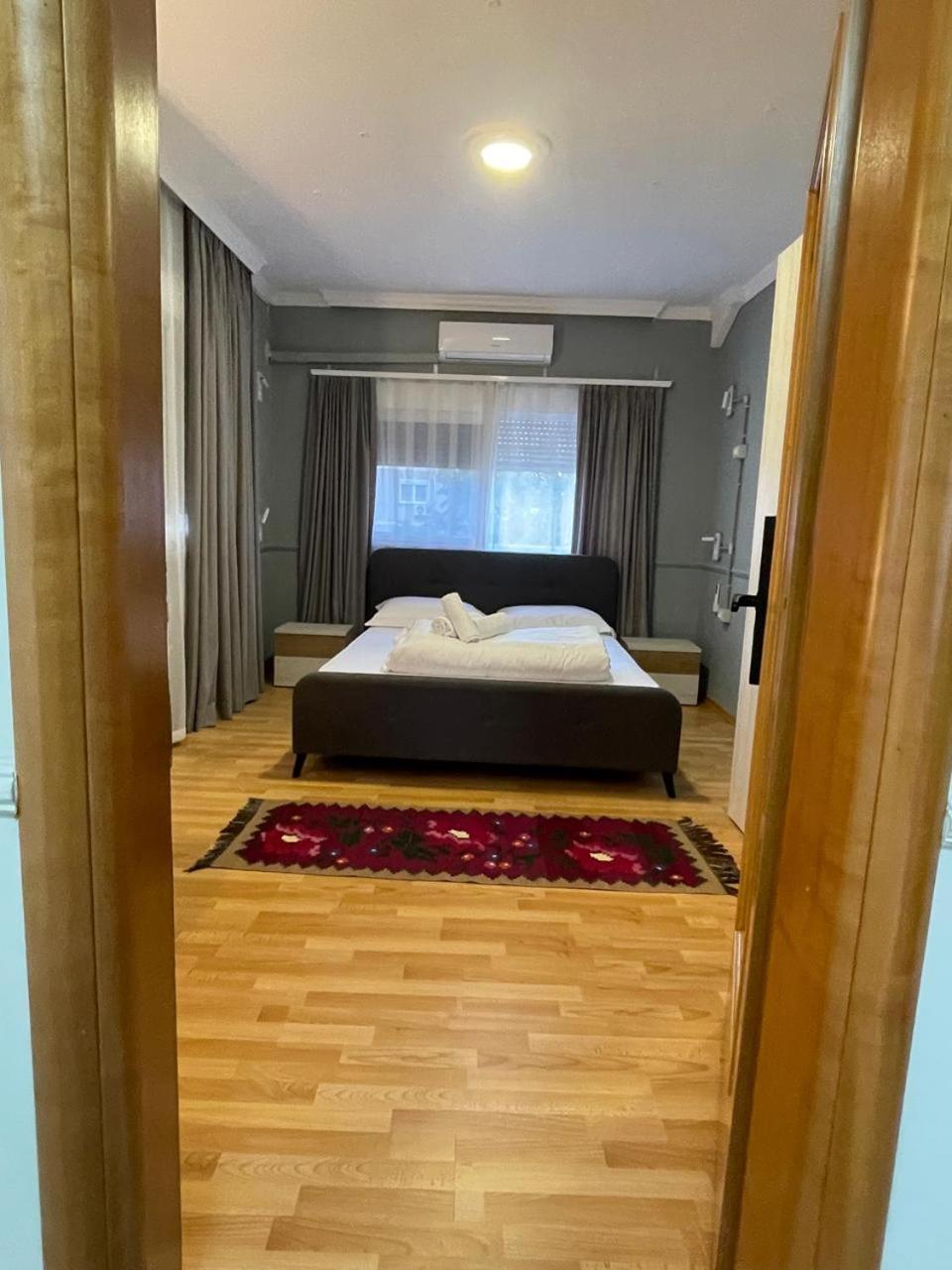 Mandarine Hostel Тирана Экстерьер фото