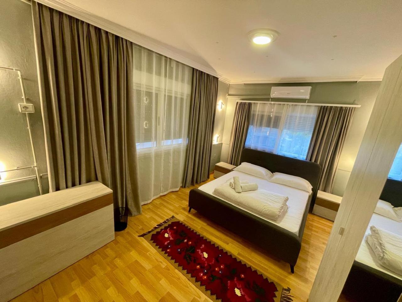 Mandarine Hostel Тирана Экстерьер фото