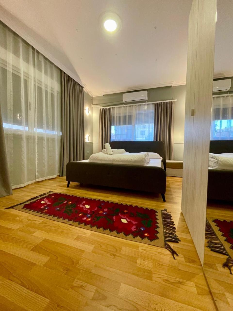 Mandarine Hostel Тирана Экстерьер фото