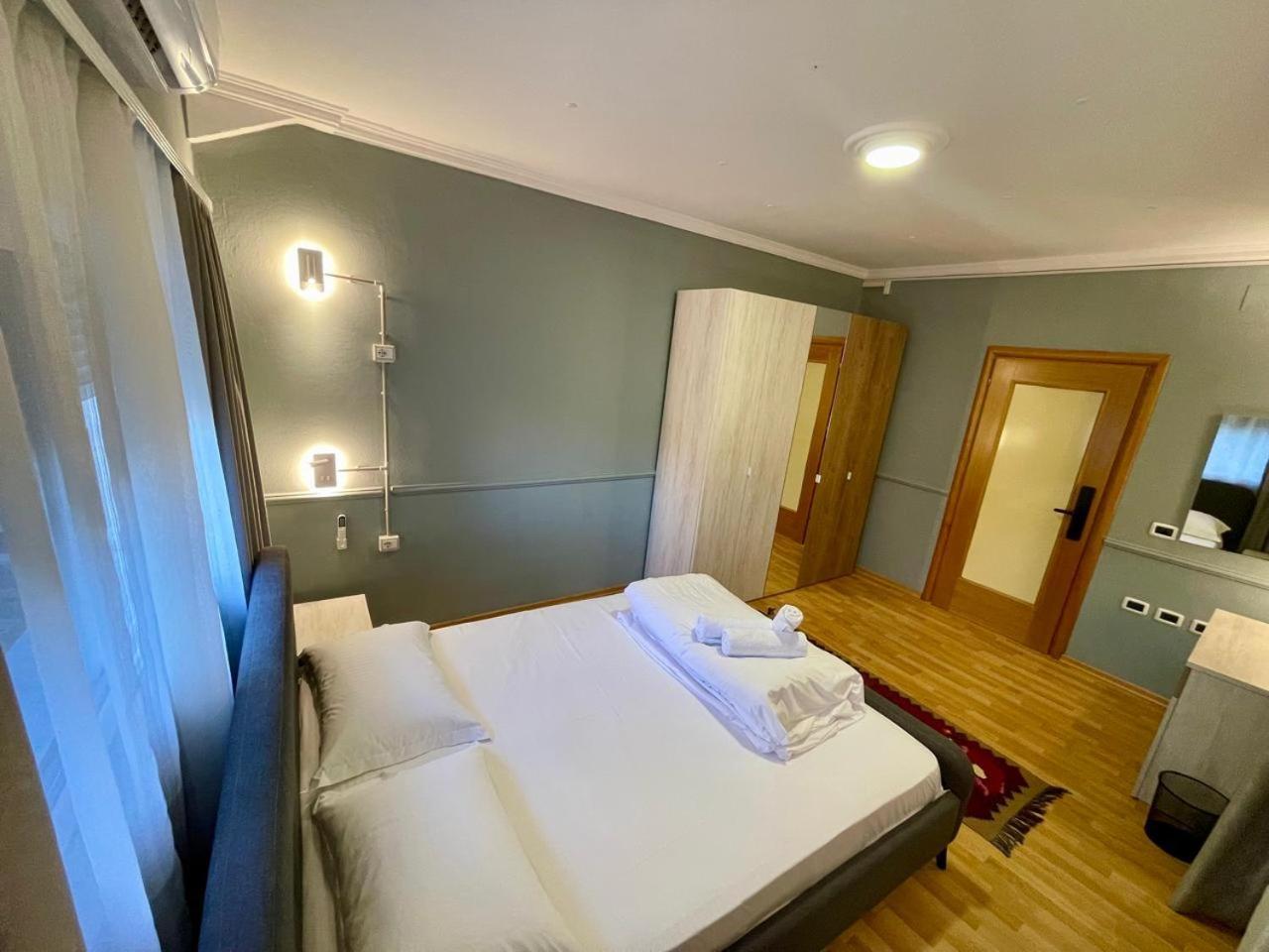 Mandarine Hostel Тирана Экстерьер фото