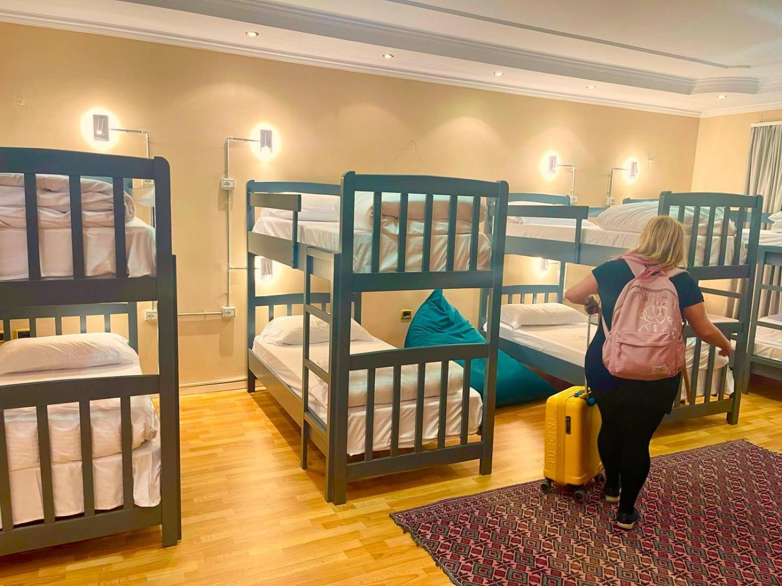 Mandarine Hostel Тирана Экстерьер фото