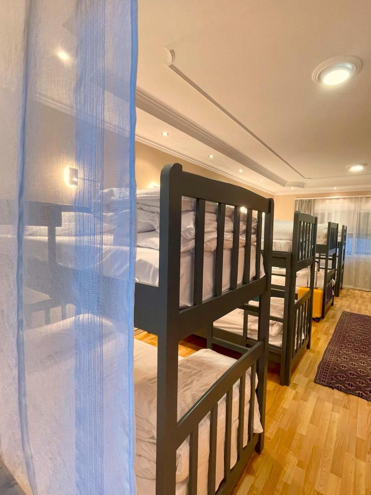 Mandarine Hostel Тирана Экстерьер фото