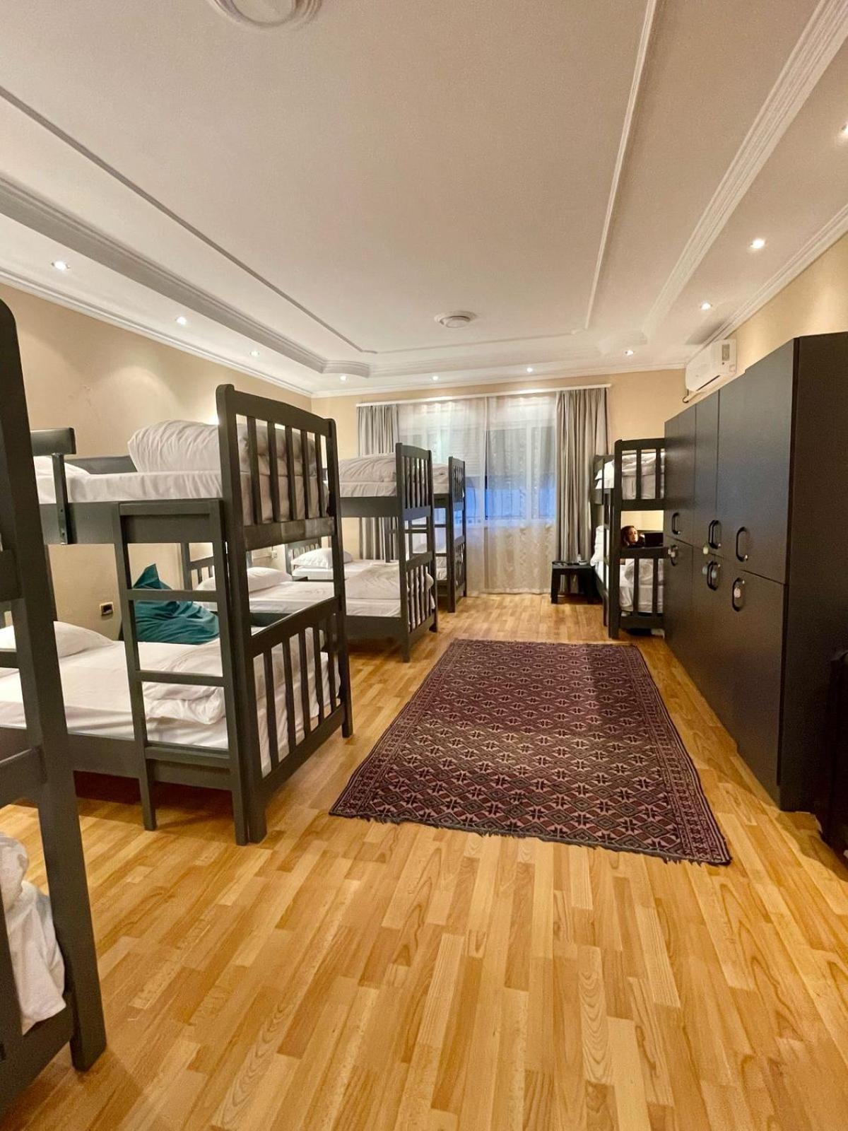Mandarine Hostel Тирана Экстерьер фото